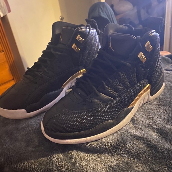 Shoes - Picture 2 of 4